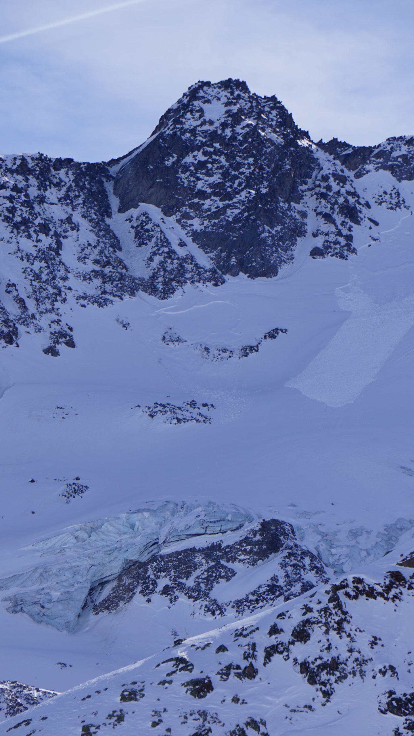 Der Kaunertaler Gletscher trohnt über dem Skigebiet - im Hintergrund der Zahn
